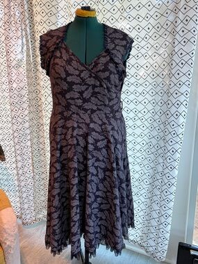 Gorgeous deep purple Effie’s Heart dress 1xl Ready style with leaf pattern